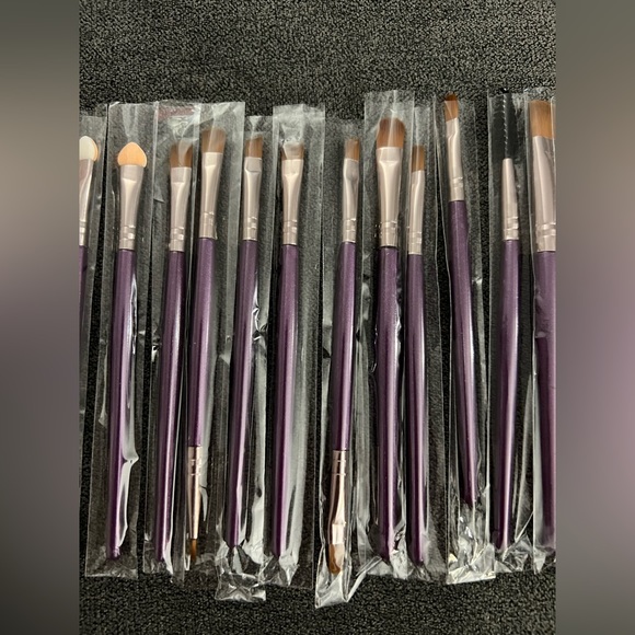 Purple make up brush set - 18 piece - Picture 5 of 5